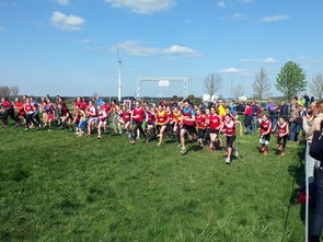 冬奥体验中心开放吸引大量青少年参与，冬奥会体验中心