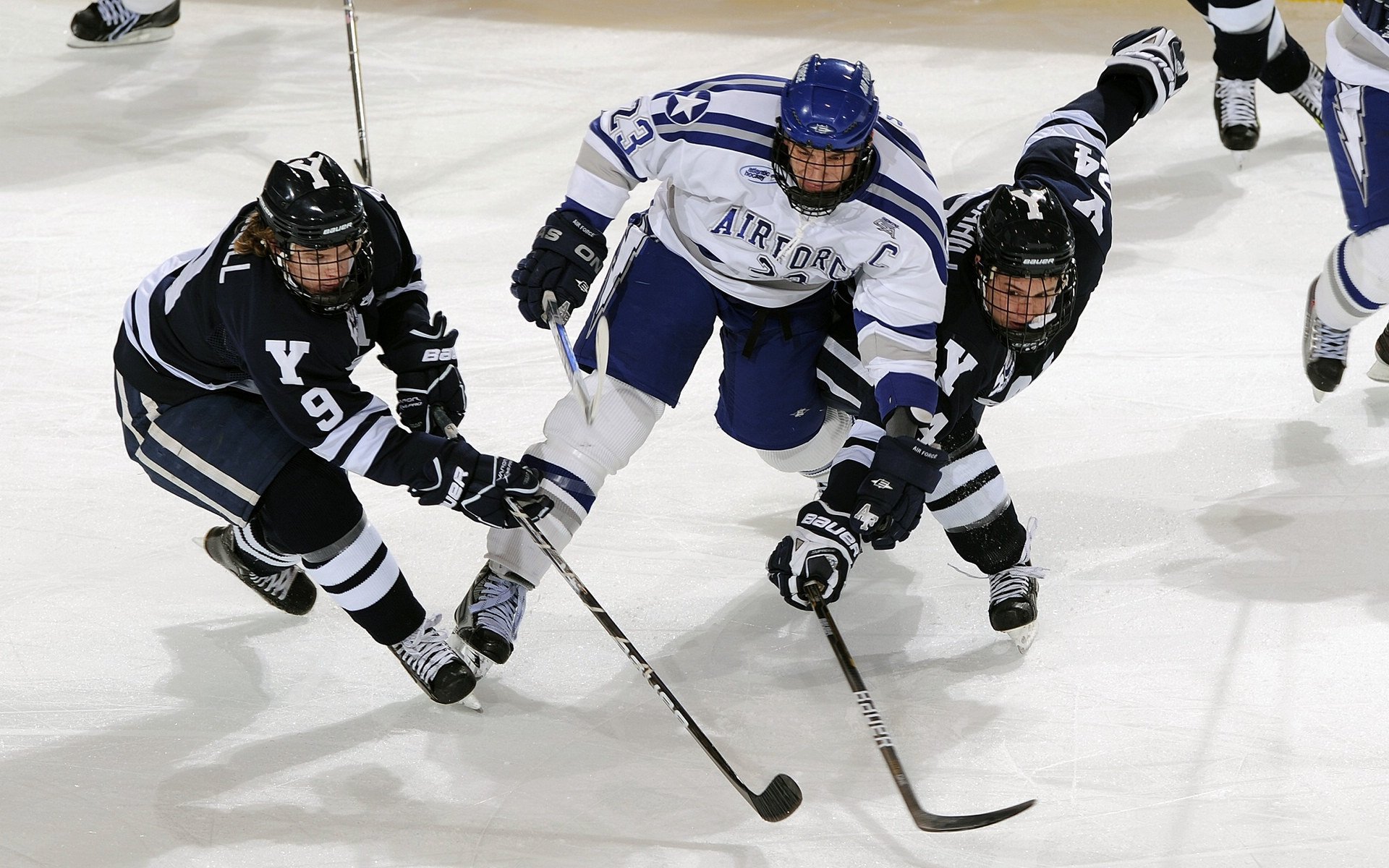 加拿大队的未来：如何提升球员的抗压能力，取得国际荣誉，加拿大足球队队员