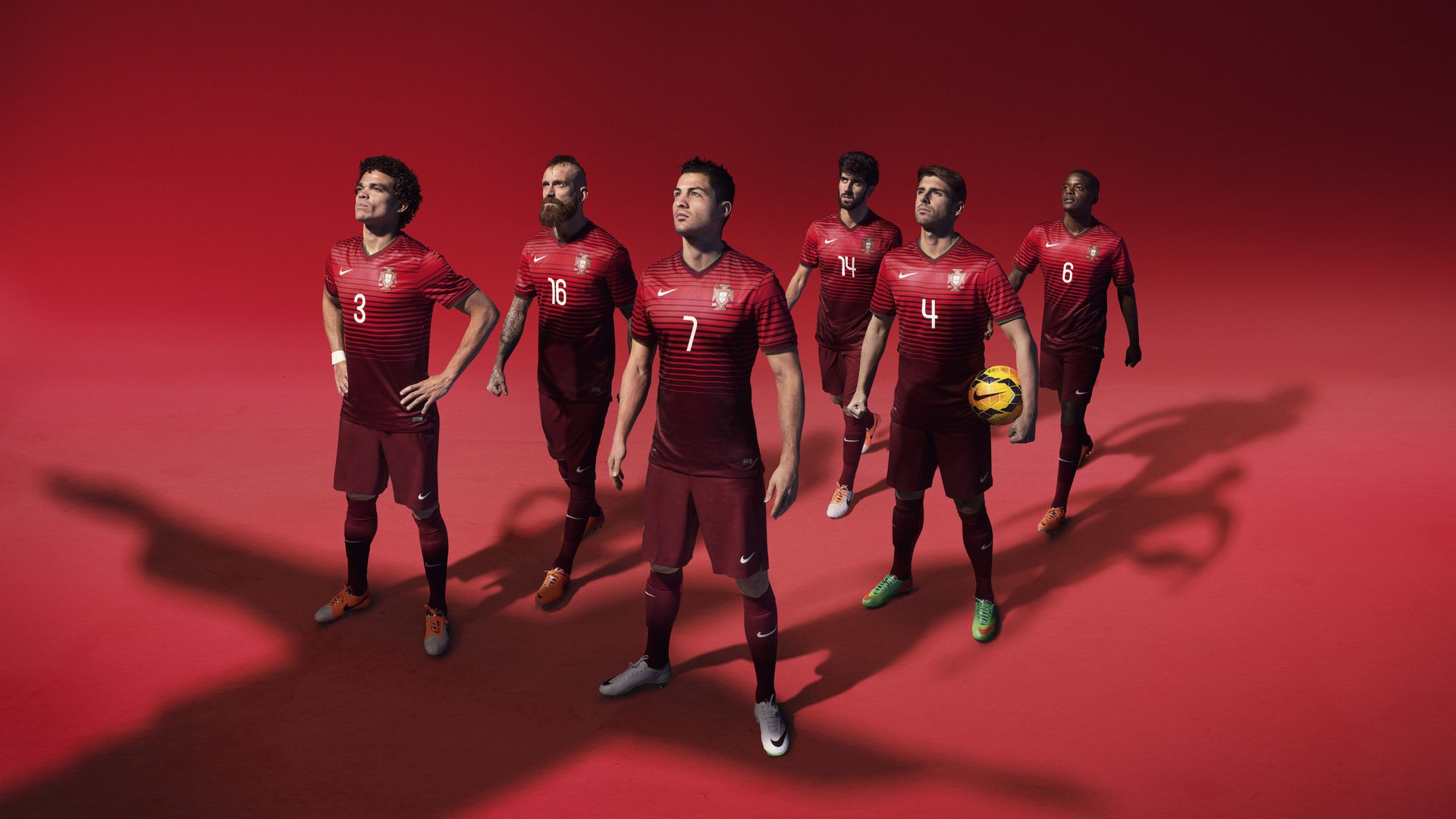 英超比赛中裁判语调与非语言行为对球员情绪波动的影响，用语言或行为对裁判员